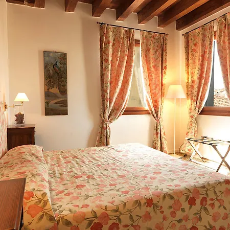 Ai Santi Apostoli 3* Venice
