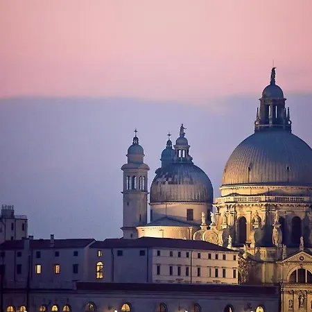Отель Ai Santi Apostoli Sul Canal Grande - Ferretti Collection 3*