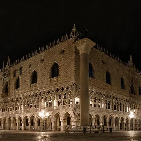 Ai Santi Apostoli Sul Canal Grande - Ferretti Collection Венеция