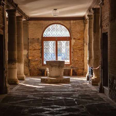 Ai Santi Apostoli Sul Canal Grande - Ferretti Collection Отель 3*