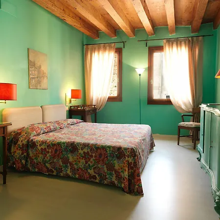 Отель Ai Santi Apostoli Sul Canal Grande - Ferretti Collection 3*