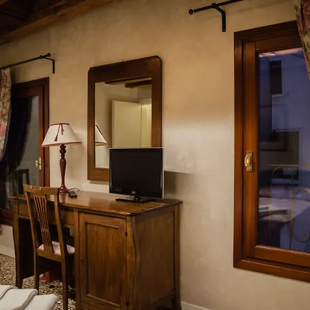 Отель Ai Santi Apostoli Sul Canal Grande - Ferretti Collection Венеция