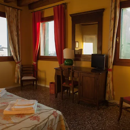 Отель Ai Santi Apostoli Sul Canal Grande - Ferretti Collection