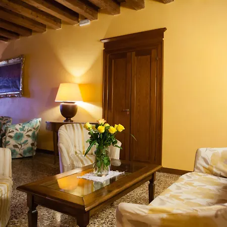 Отель Ai Santi Apostoli Sul Canal Grande - Ferretti Collection 3*