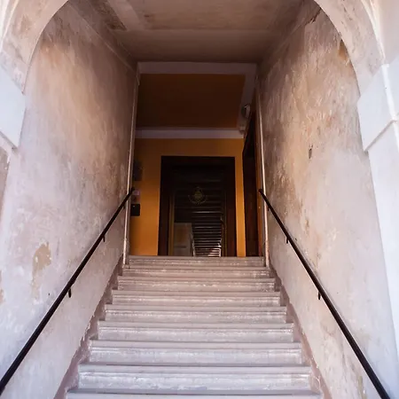 Отель Ai Santi Apostoli Sul Canal Grande - Ferretti Collection 3*